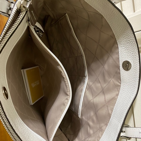 Michael Kors Large Voyager Tote - Picture 6 of 7